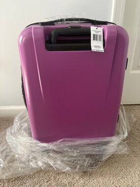 Vera Bradley Small Hardside Spinner, Iris Orchid